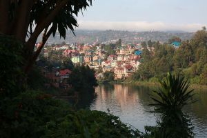 1024px-Dawn_on_Lake_Kivu
